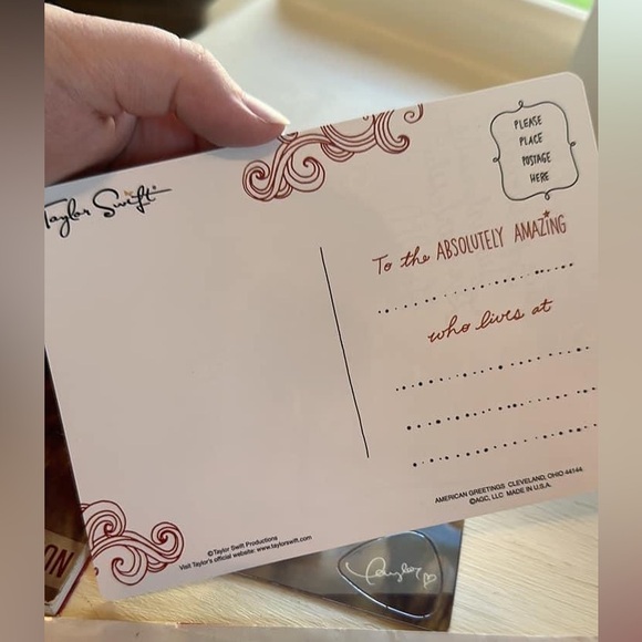 Taylor Swift Red (NOT TV) Zine Pack 2012 Limited Release With Book, CD, etc. - Picture 2 of 6